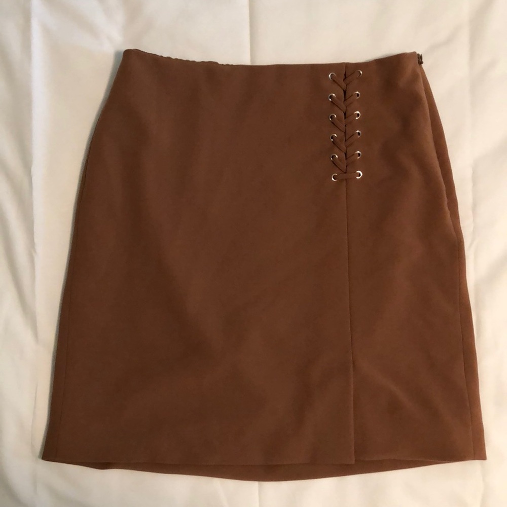 Mini Skirt• Fawn• Braided accent• Small slit